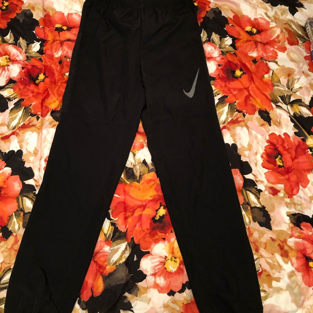 SOLD——Boys Nike pants